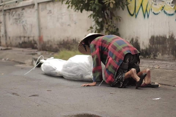 GS. Lê Đình Thông- Qùy lạy, vĩnh biệt chồng
