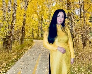 Vàng rơi lác đác ướm vai gầy