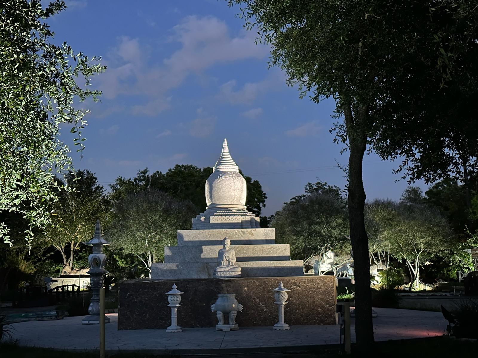 Tập ảnh ” Thiền Môn Dưới Hoàng Hôn”