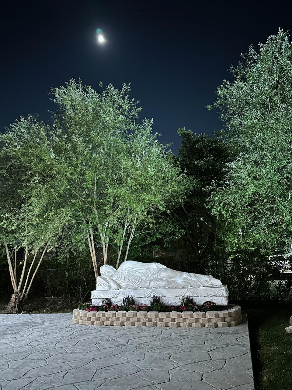 Tập ảnh “Thiền Môn Dưới Bóng Trăng”